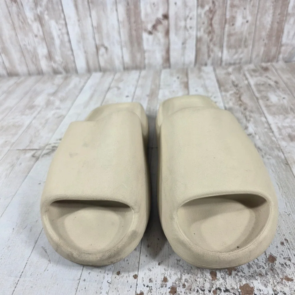 Adidas Yeezy Slide Bone Mens Size 9 US GZ5554 Sandal Streetwear Tan Minimalist